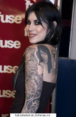 eu o pe matracuca asta :nebun:  :nebun:  :nebun: 

kat von d rulzzz :nebun:  :nebun: 
si la ink la